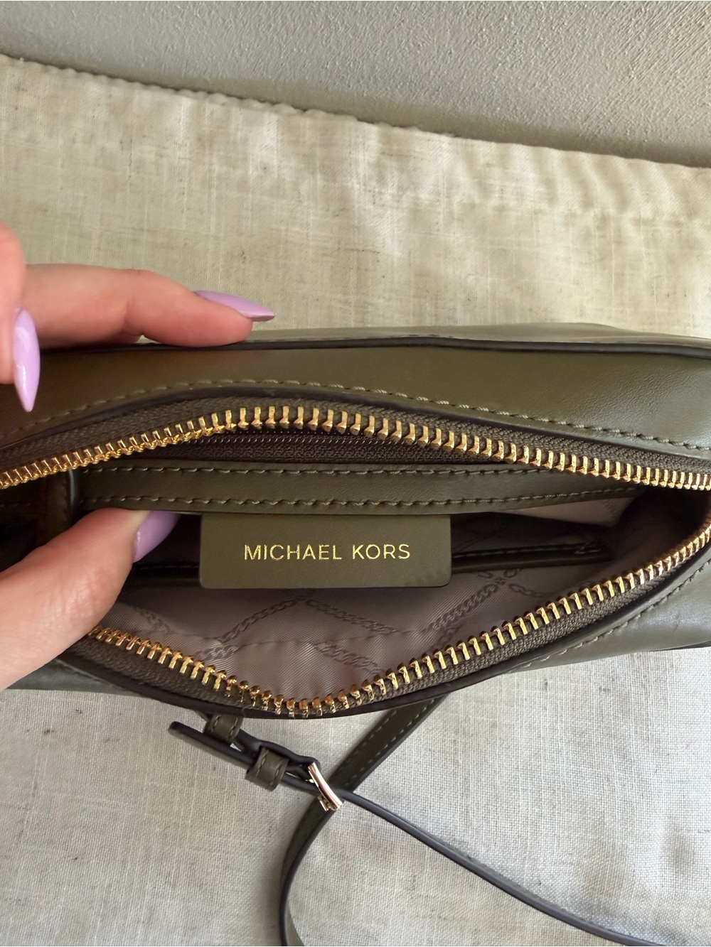 Michael Kors Ginny Medium Butterfly Camo Leather Crossbody Bag NWOT - Picture 12 of 13